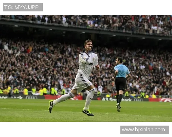 足球场上的璀璨星光踢足球明星相片展现运动员风采与激情 足球场上的璀璨星光踢足球明星相片展现运动员风采与激情